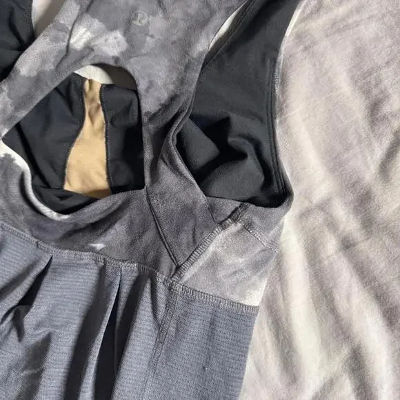 🤍 1 Lululemon Run: Your Heart Out Tank - Heathered Blurred Grey - Picture 8 of 9
